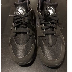 NWOT Nike Huarache sz 9
